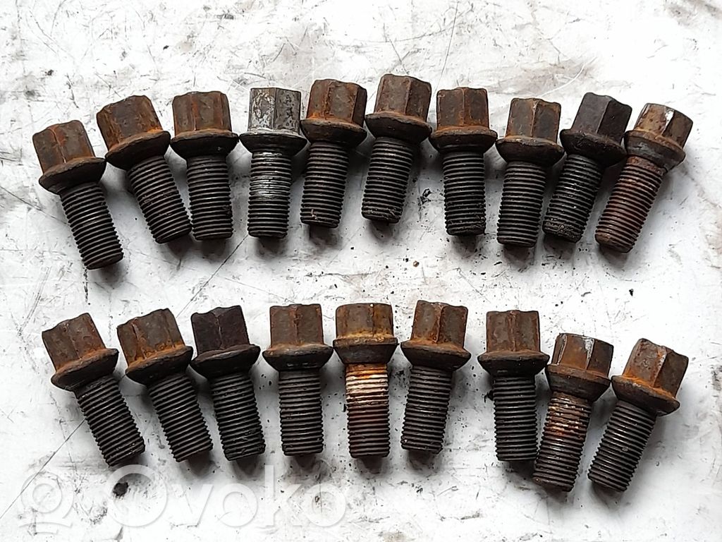 Tuercas/tornillos   8D0601139D,8D0601139D
