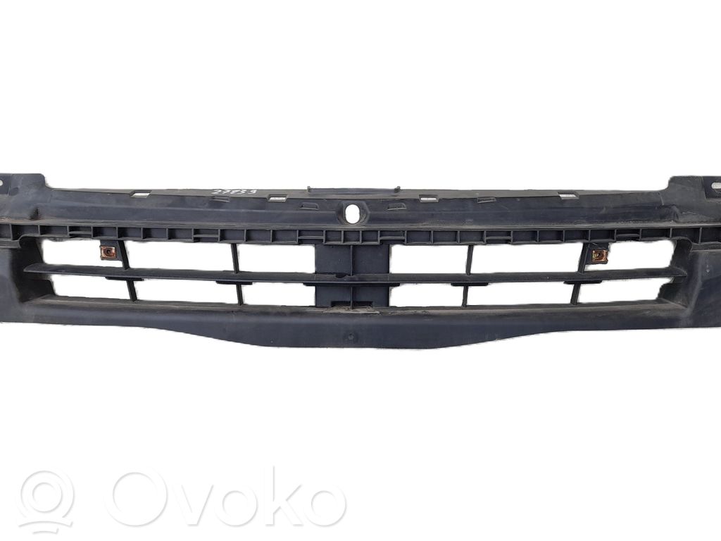 Opel Vivaro Atrapa chłodnicy / Grill 