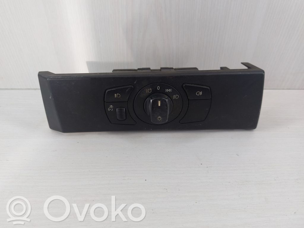 Light switch   6925287