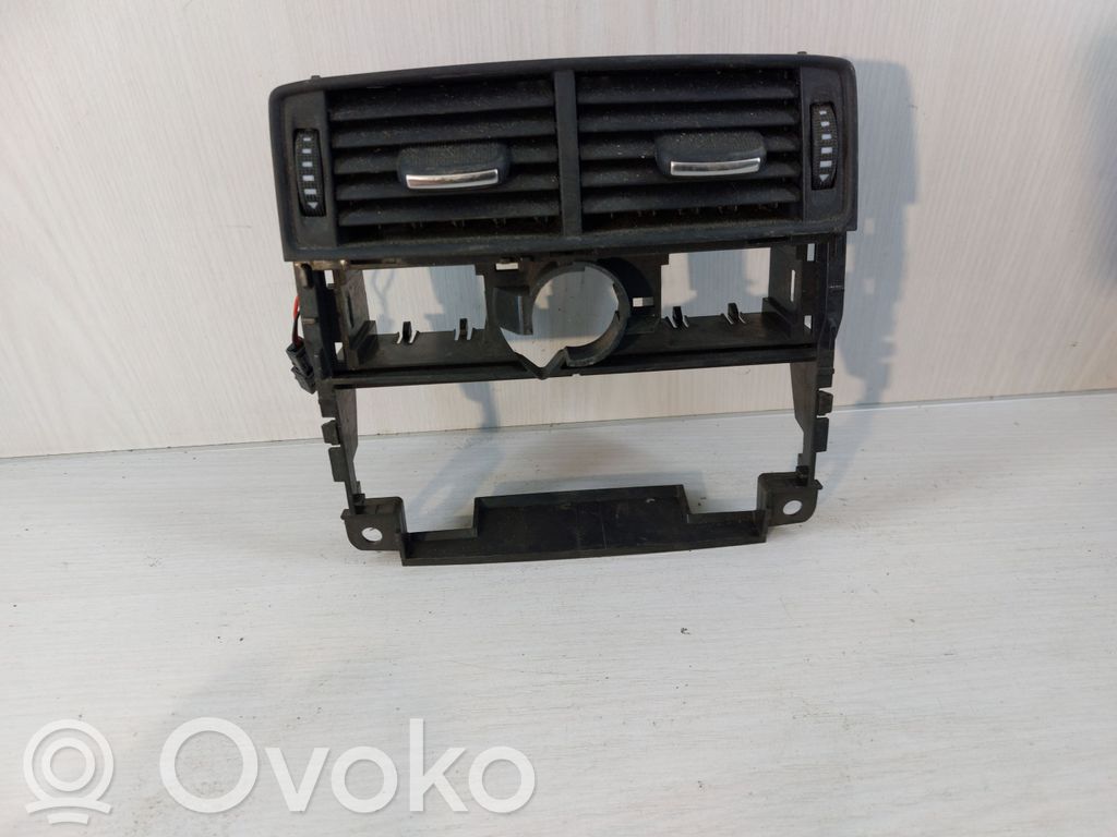 Audi A8 S8 D5 Oro grotelės gale 