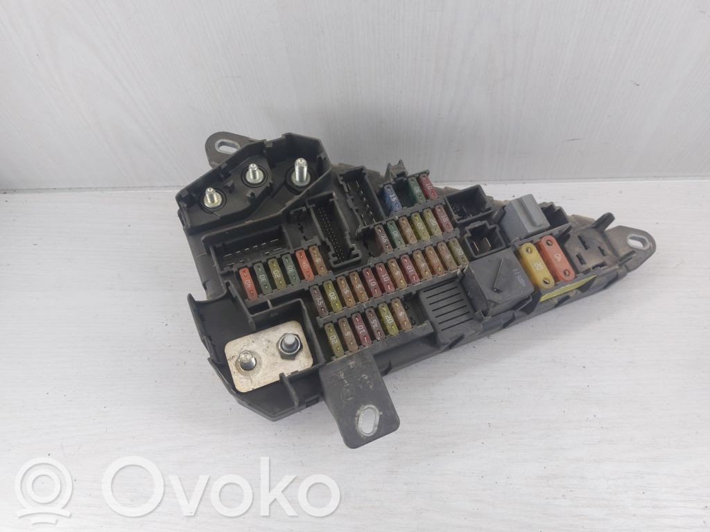 BMW 5 E60 E61 Saugiklių blokas 