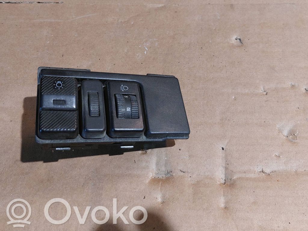 Light switch   357941531
