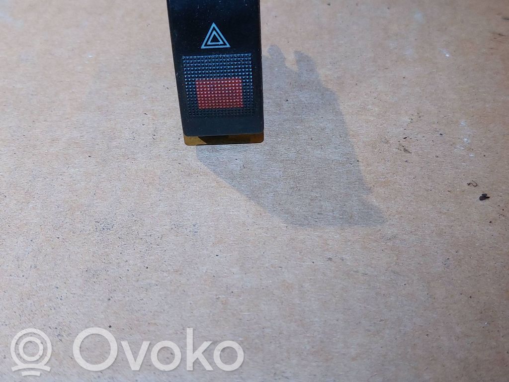 Audi A8 S8 D2 4D Botón interruptor de luz de peligro 