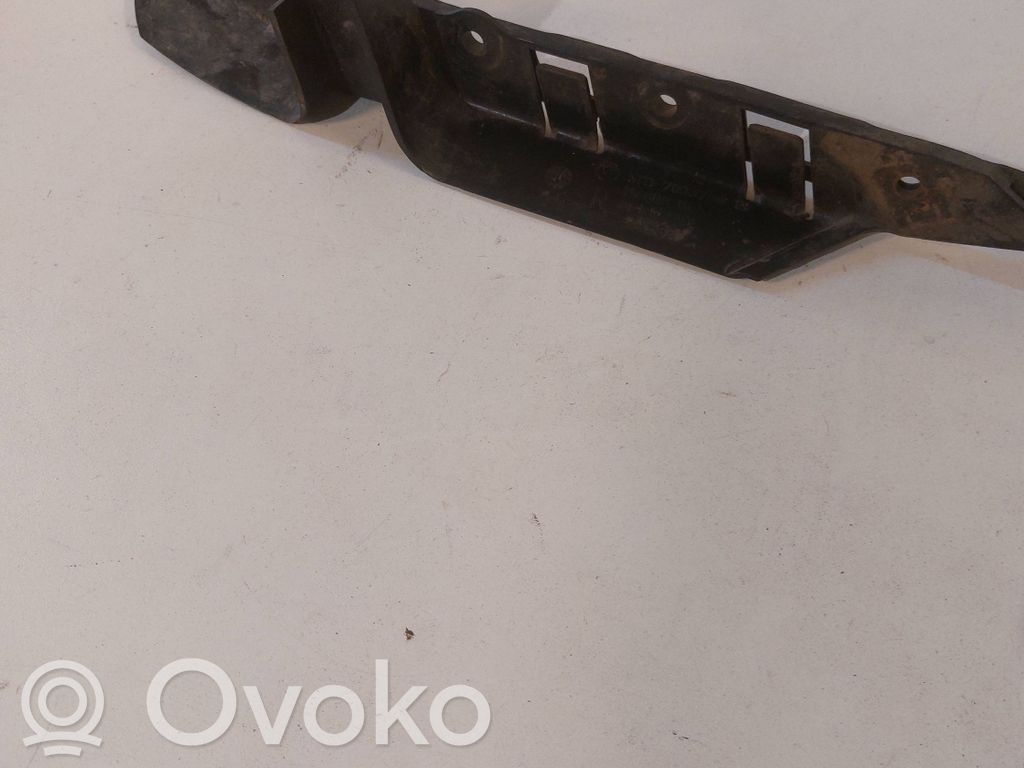 BMW 5 E60 E61 Priekšpusē bampera turētājs 