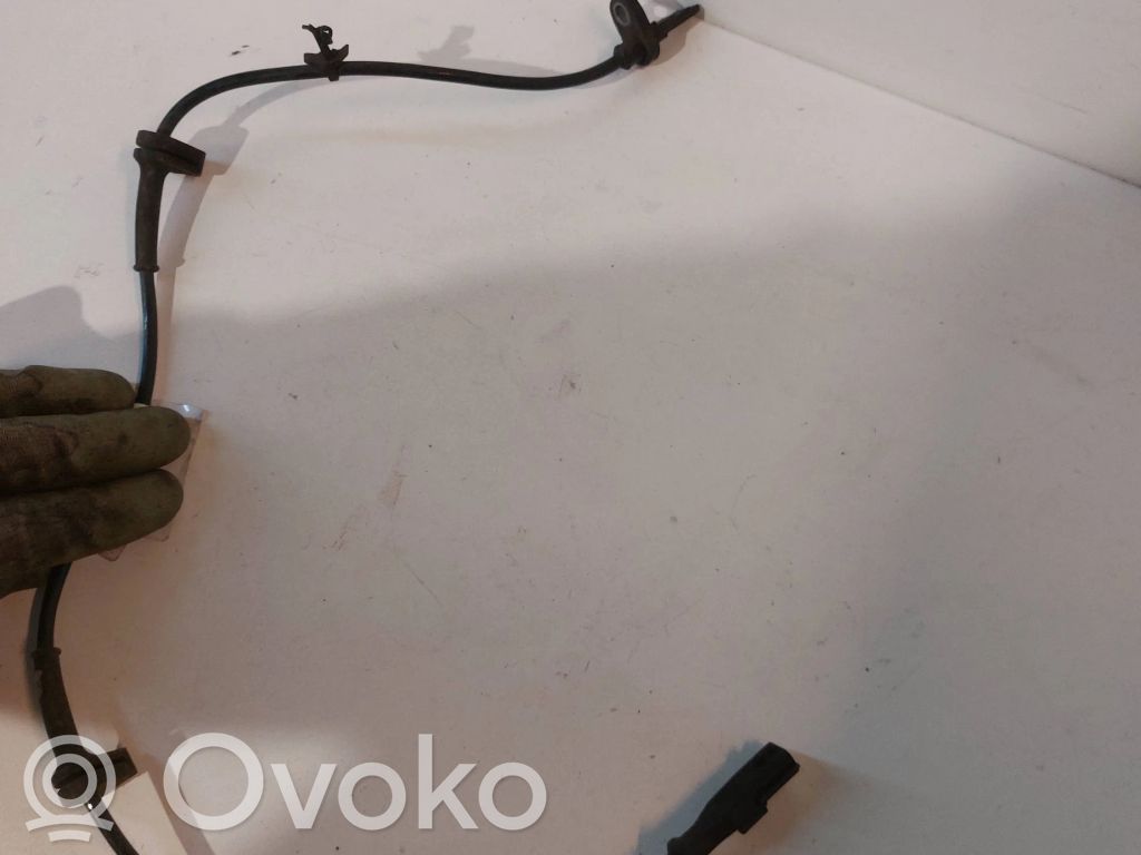 Czujnik prędkości obrotowej koła ABS   8V512C204BB