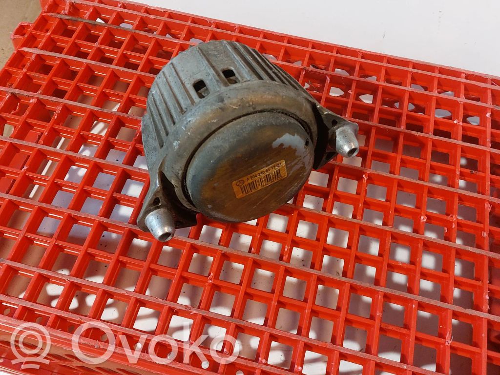 Engine mount bracket   A2042406117,3618752,1722400017,1722400117,1722401017,1722401117,1722401317,1722401417,2042406117,2122406717,A1722400017,A1722400117,A1722401017,A1722401117,A1722401317,A1722401417,A2122406717