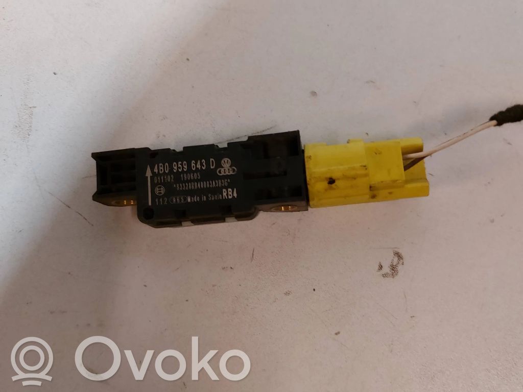 Airbag deployment crash/impact sensor   4B0959643D,190605,E01102
