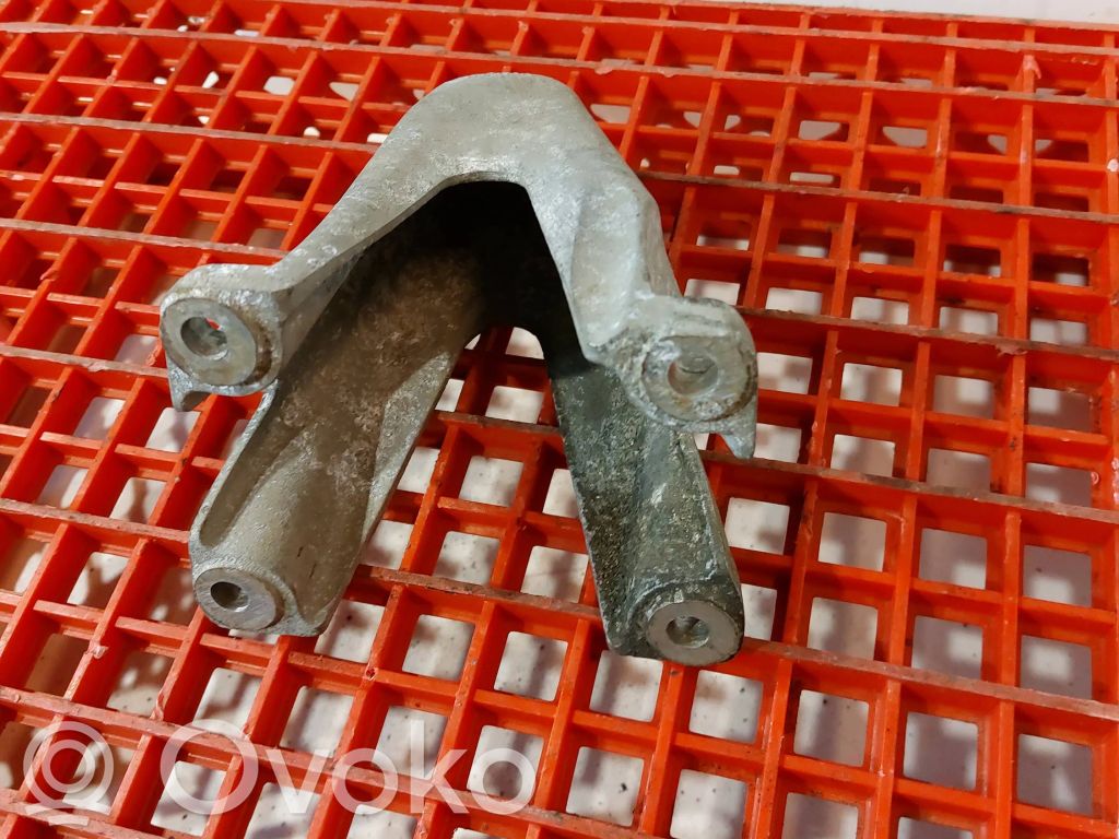 Audi A8 S8 D3 4E Engine mounting bracket 