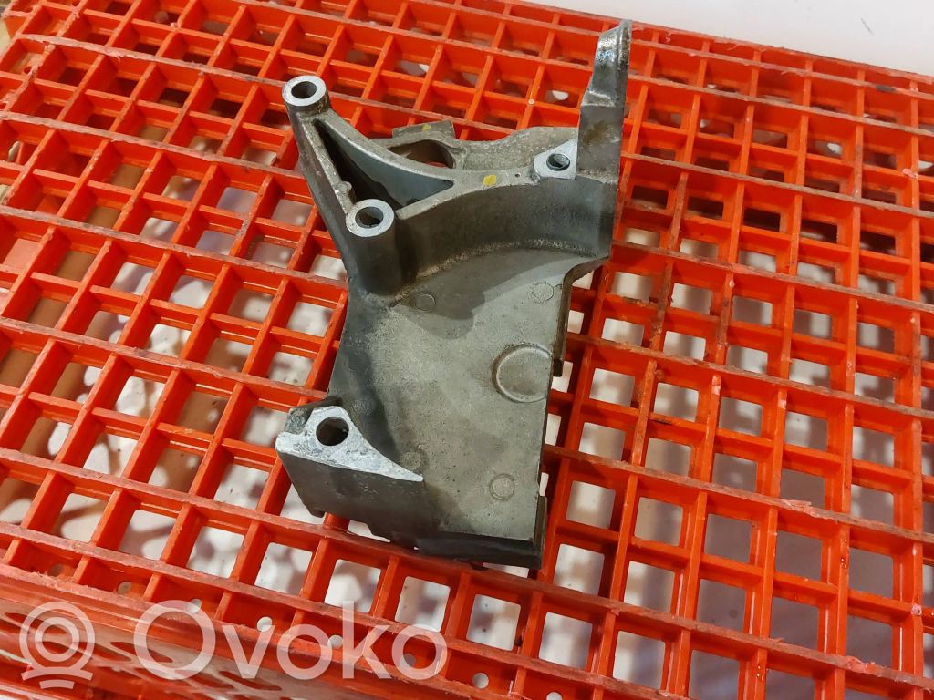 Renault Kangoo II Engine mounting bracket 