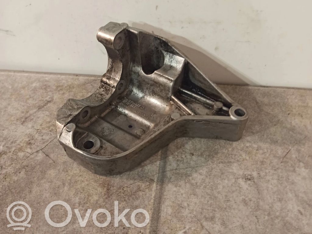 BMW 5 E60 E61 Mocowanie pompy wspomagania układu kierowniczego 