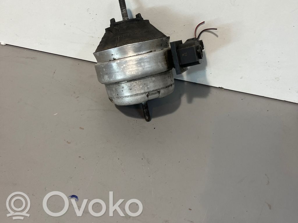 Engine mount bracket   8D0199379J,4B0199379E