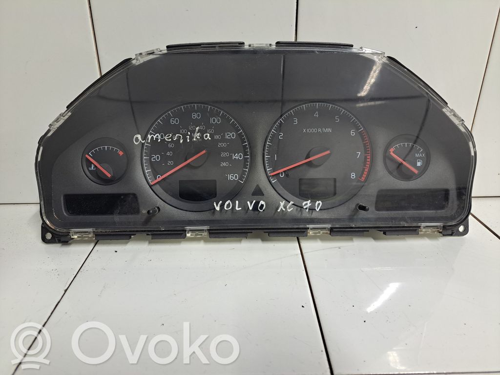 Volvo XC70 Speedometer (instrument cluster) 