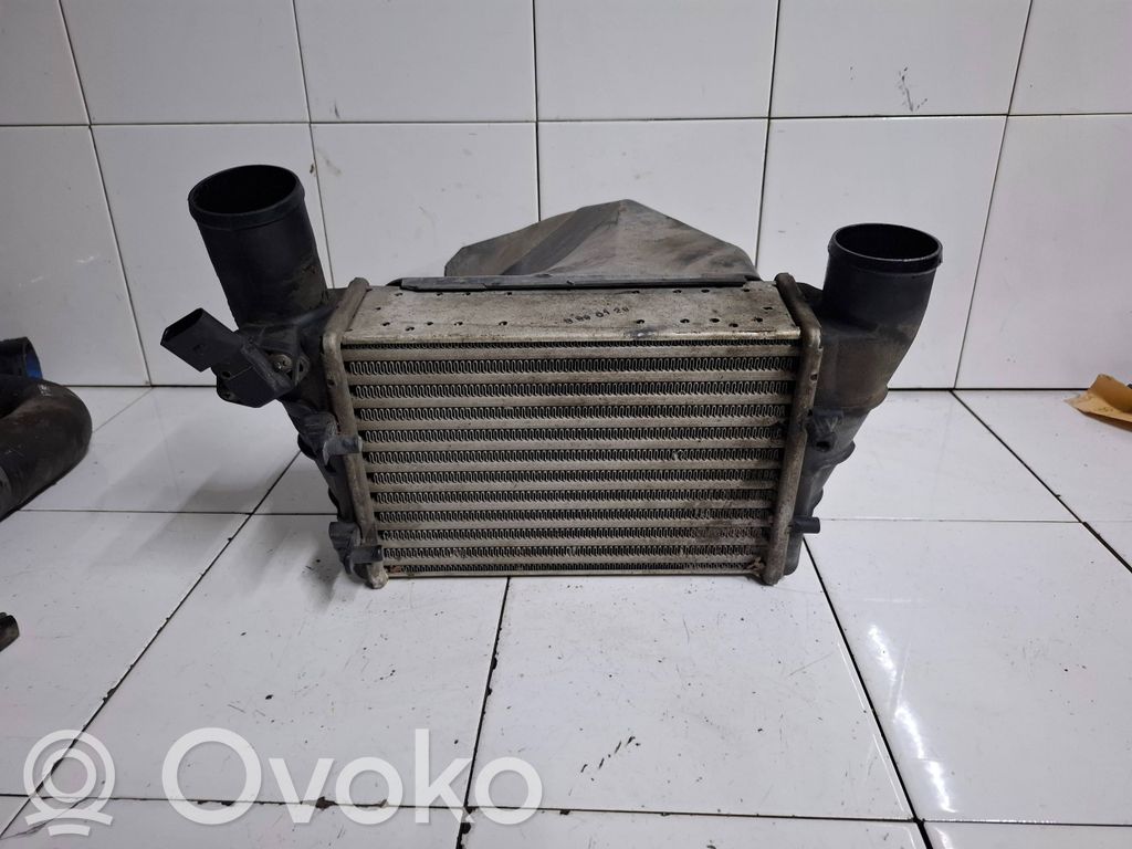 Volkswagen PASSAT B5 Interkūlerio radiatorius 