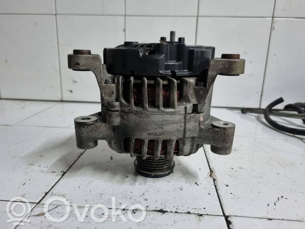 Opel Astra J Generatorius 