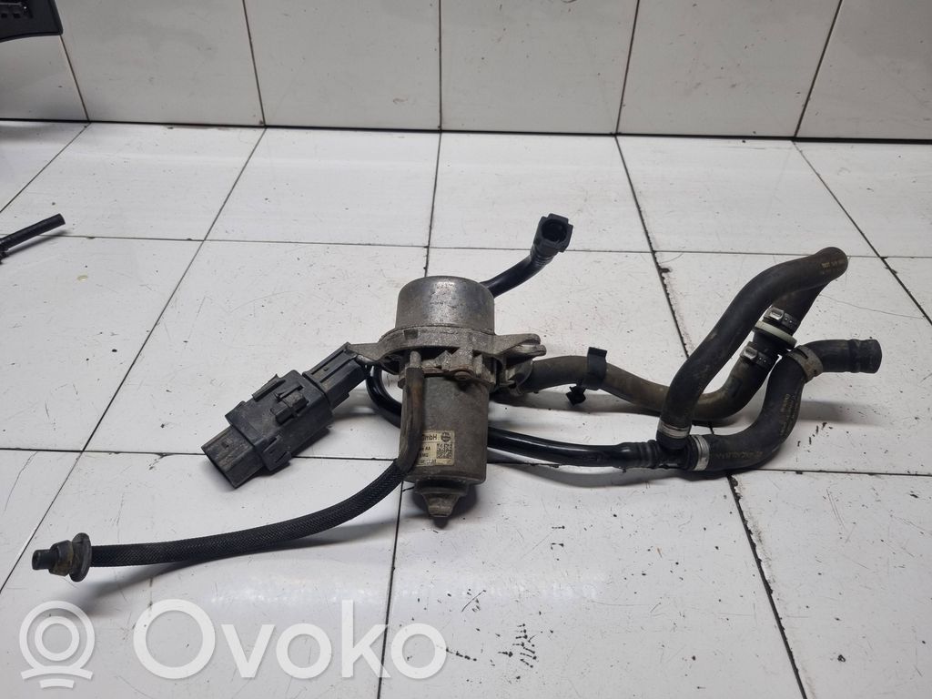 Opel Astra J Vakuumo pompa 