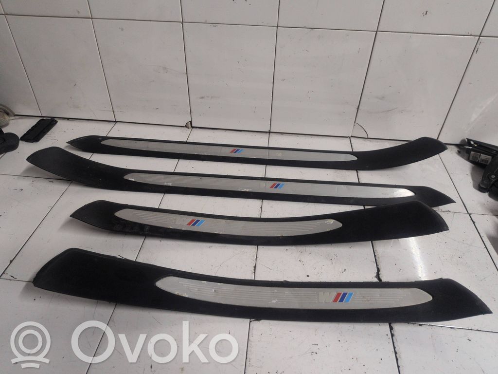 BMW 5 E60 E61 Listwa progowa przednia 