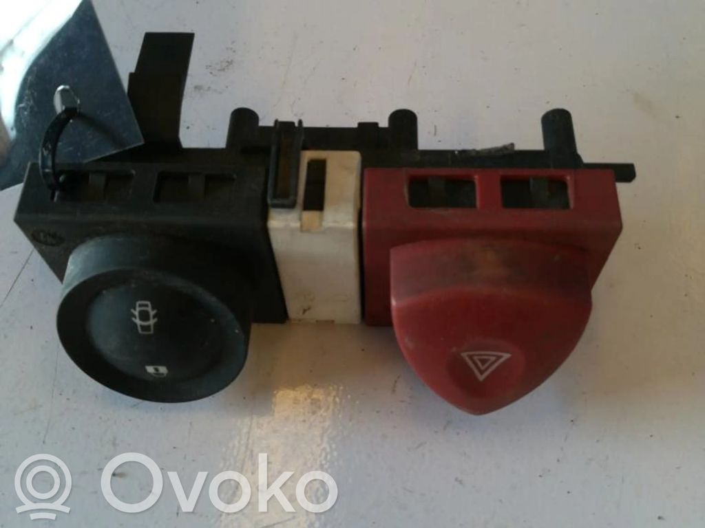 Renault Megane II Przycisk świateł awaryjnych 