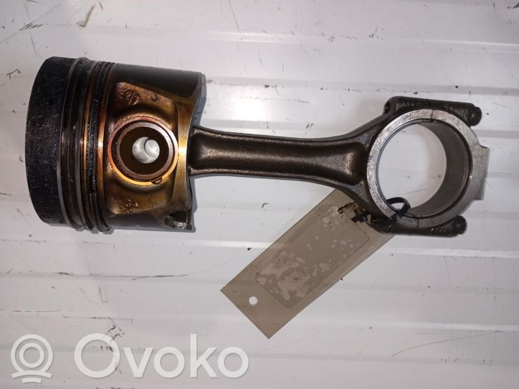 Volkswagen PASSAT Piston 