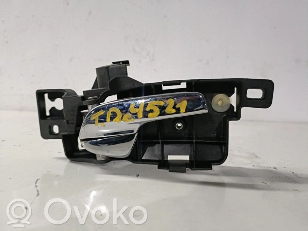 Manecilla interna puerta trasera   6M21U22600BB