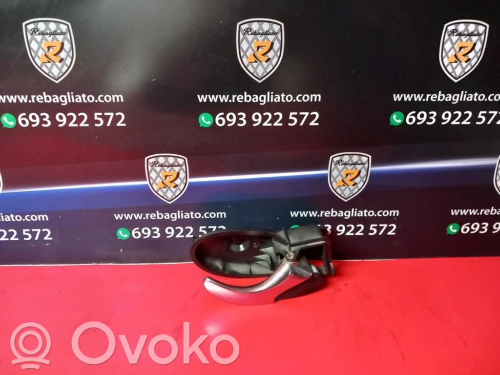 Manecilla interna puerta delantera   2M5VA22600AA