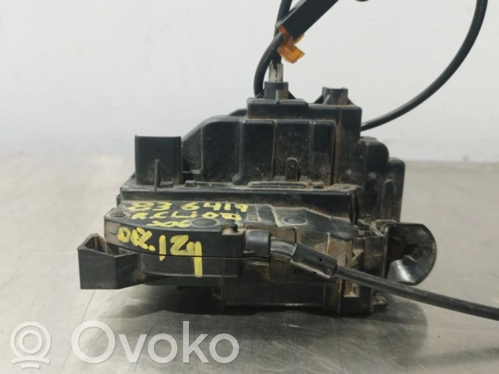 Renault Clio III Priekšpusē slēdzene 