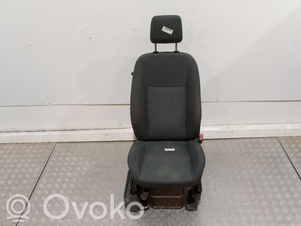 Etumatkustajan istuin