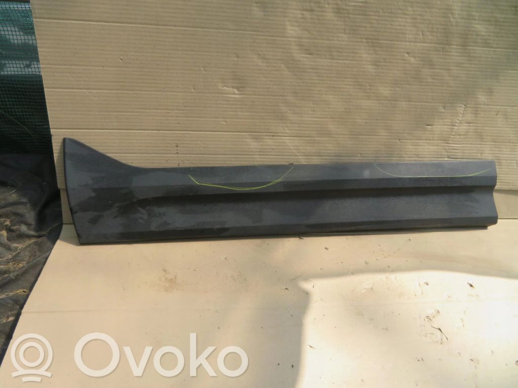 Volvo XC40 Listwa drzwi przednich 