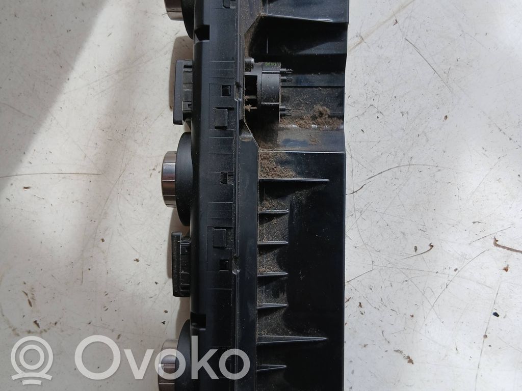 BMW 5 E60 E61 Climate control unit 