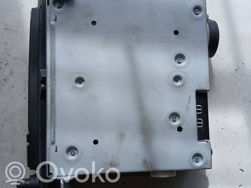 Radio / CD-Player / DVD-Player / Navigation   6983842,057755844
