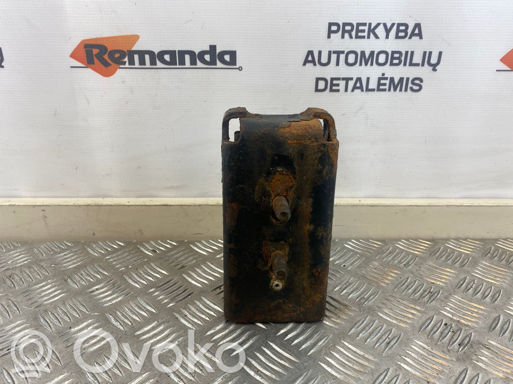 Engine mount bracket   7421005,504046294
