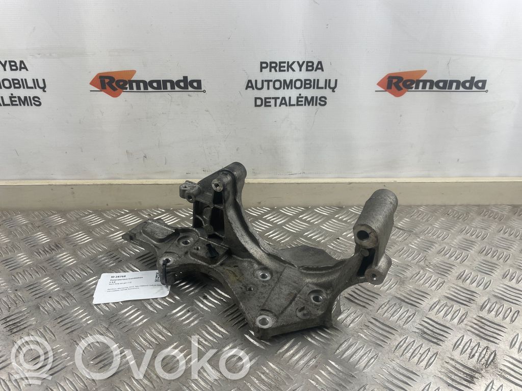 Iveco Daily 6th gen Soporte del alternador 