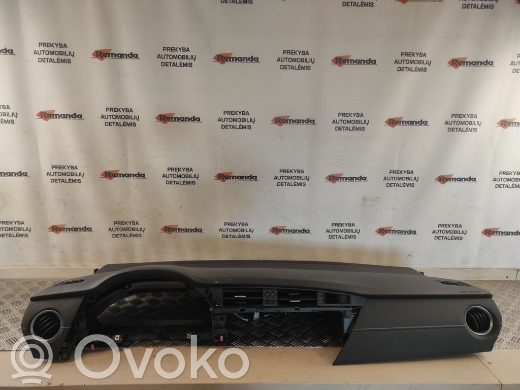 Toyota Auris E180 Dashboard 
