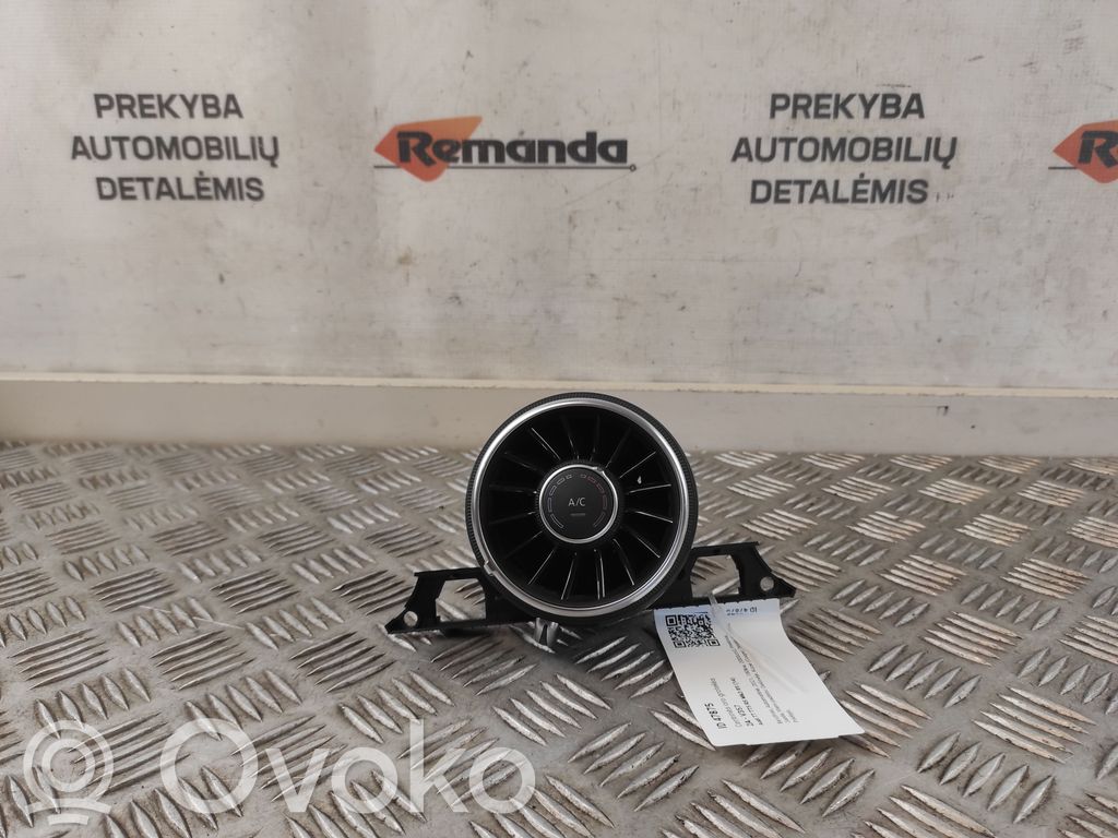 Audi TT TTS RS Mk3 8S Dysze / Kratki środkowego nawiewu deski rozdzielczej 