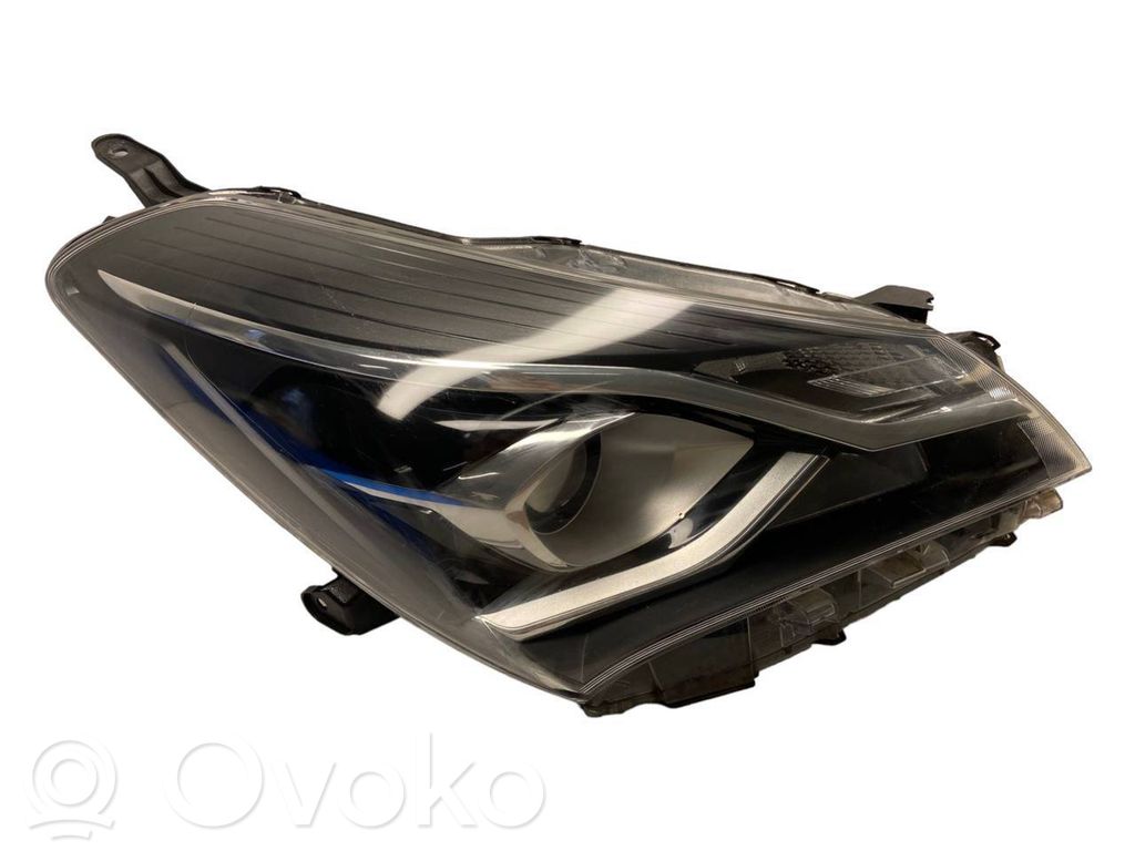 Toyota Yaris Lampa przednia 