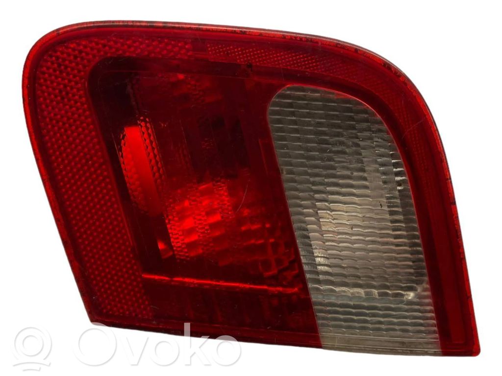 Lampy tylnej klapy bagażnika   8364924,230512,423011314