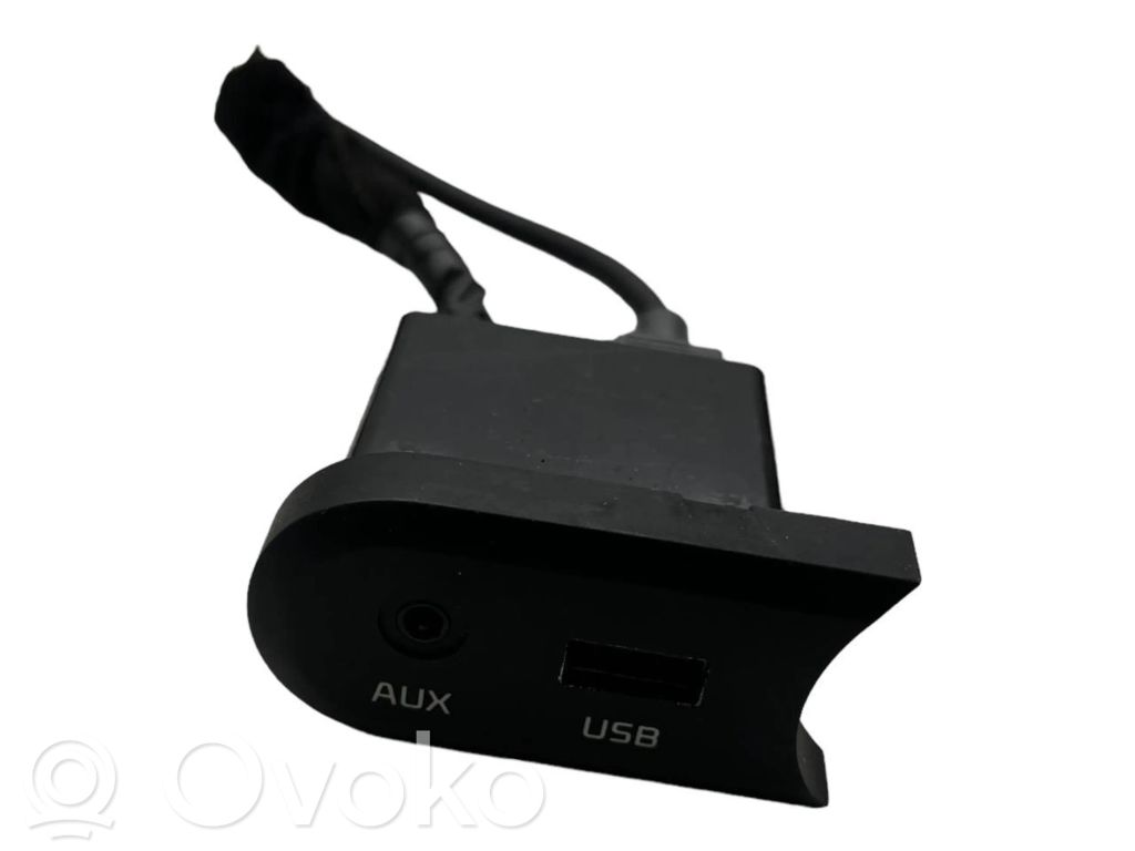 KIA Ceed USB socket connector 
