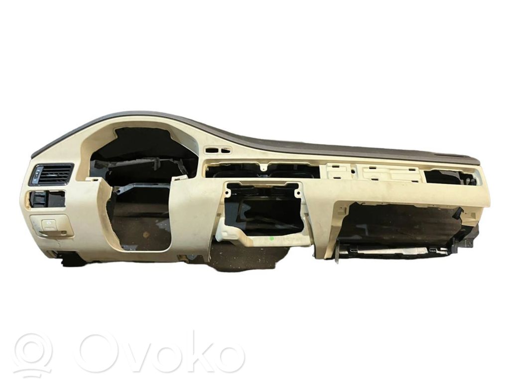 Volvo XC70 Panelis 