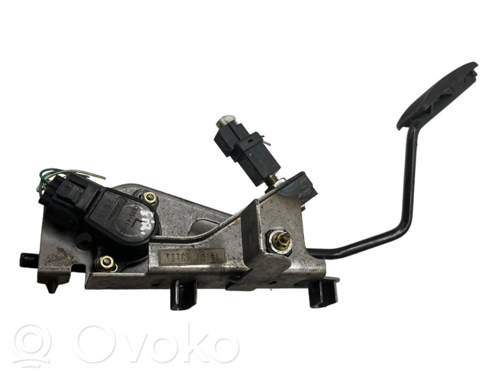 Accelerator throttle pedal   LD62