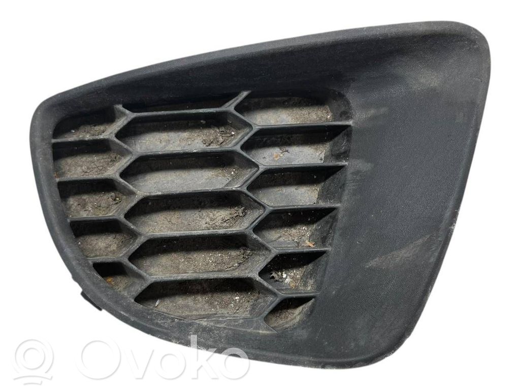 Mazda 2 Apakšējais režģis (trīsdaļīgs) 