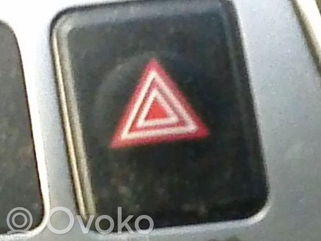 Toyota Prius+ (ZVW40) Przycisk świateł awaryjnych 
