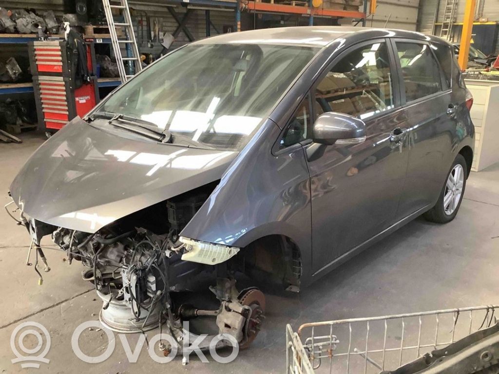 Toyota Verso-S Klamra tylnego pasa bezpieczeństwa 