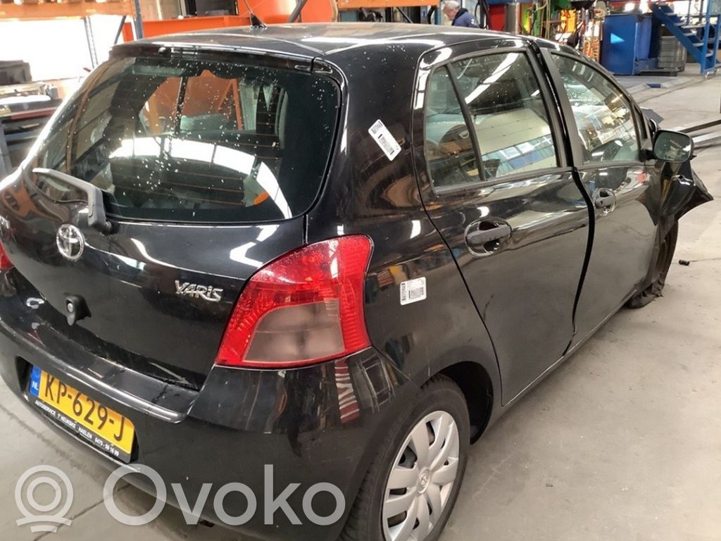 Toyota Yaris Aizmugurējā pārsega slēdzene 