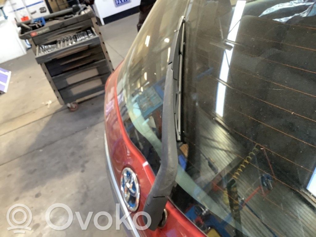 Toyota Yaris Aizmugurējā loga tīrītāja kājiņa 