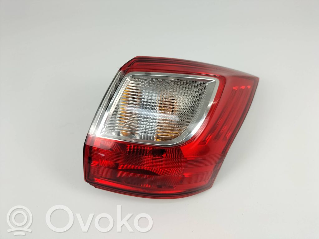 Ford C-MAX II Aizmugurējais lukturis virsbūvē 