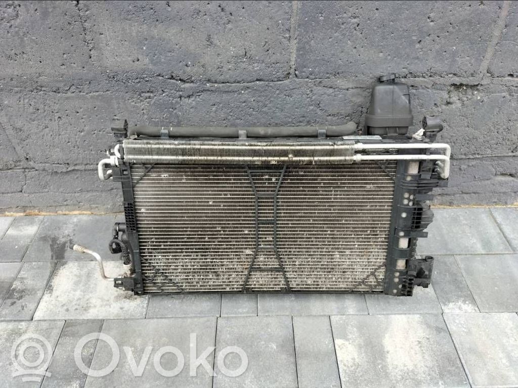 Opel Insignia A Radiator cooling fan shroud 