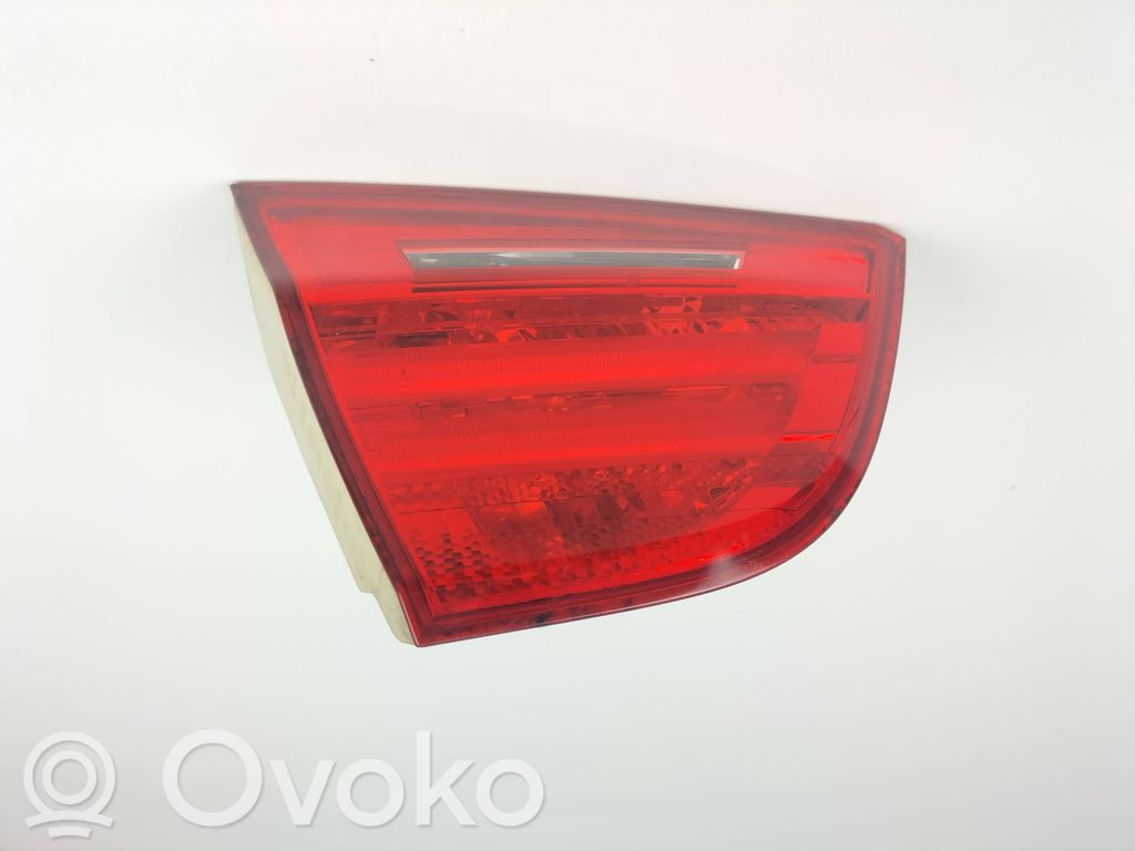 BMW 3 E90 E91 Aizmugurējais lukturis pārsegā 