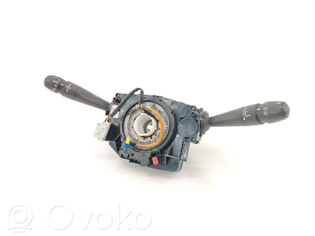 Peugeot 208 I Interruptor/palanca de limpiador de luz de giro 