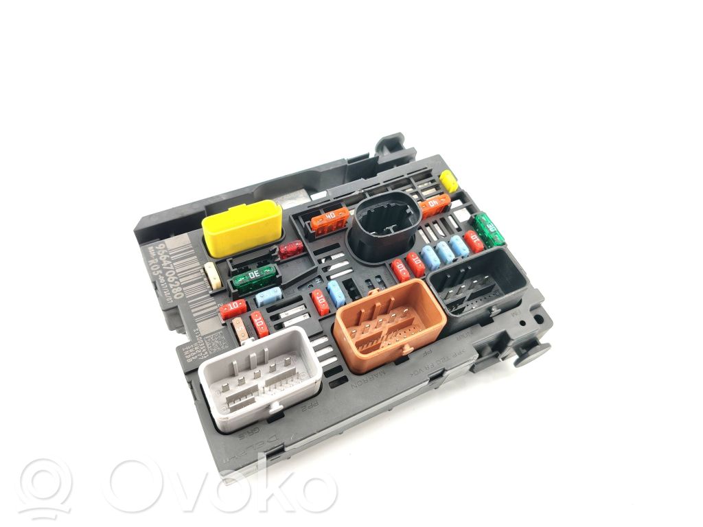 Peugeot 308 Fuse module 