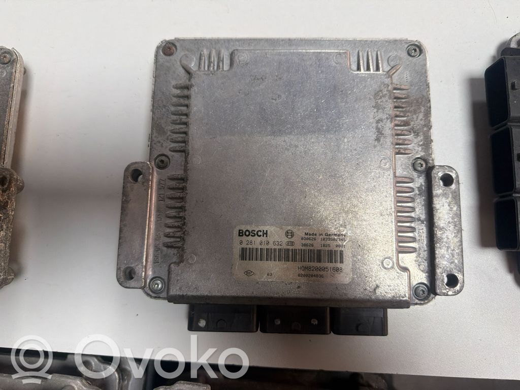 Opel Vivaro Engine control unit/module 