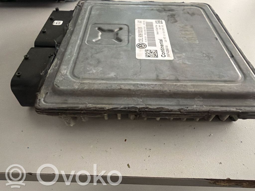 Volkswagen Golf VI Engine control unit/module 